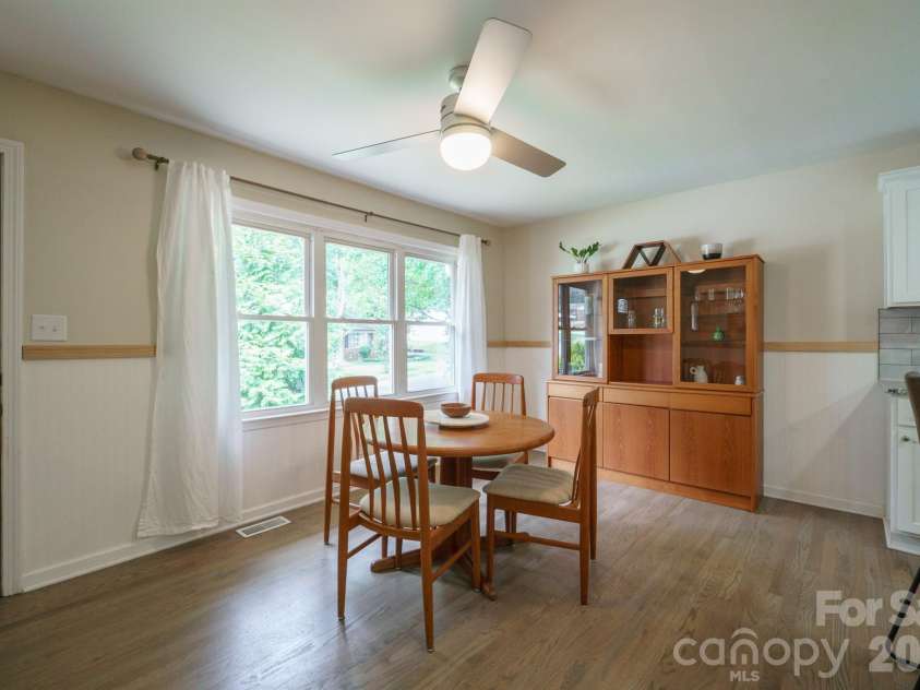 200 Point Circle, Belmont, NC 28012.  MLS# CAR4406314, YatesRealty ID 40072. 