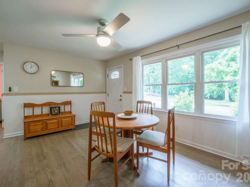 200 Point Circle, Belmont, NC 28012.  MLS# CAR4406314, YatesRealty ID 40072. 