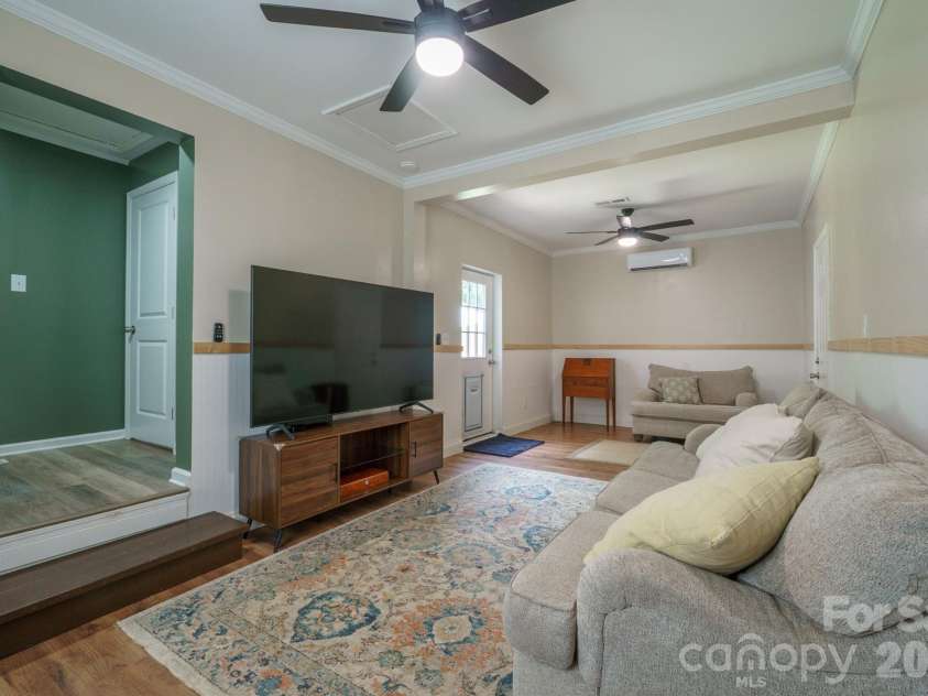 200 Point Circle, Belmont, NC 28012.  MLS# CAR4406314, YatesRealty ID 40072. 