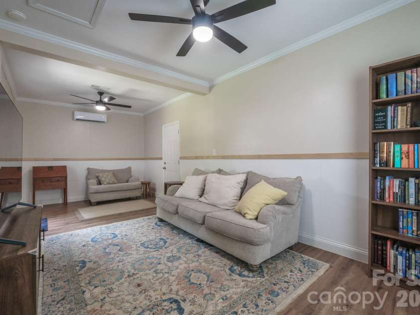 200 Point Circle, Belmont, NC 28012.  MLS# CAR4406314, YatesRealty ID 40072. 