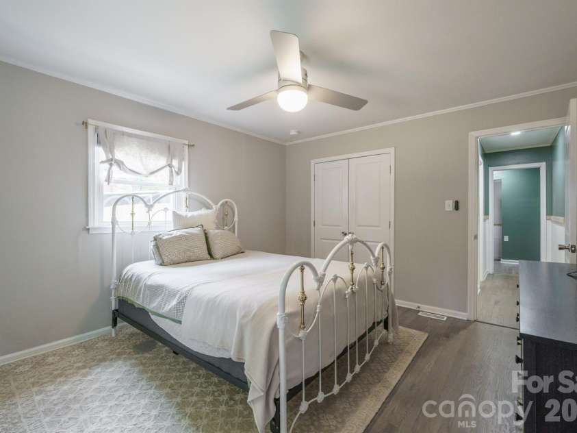 200 Point Circle, Belmont, NC 28012.  MLS# CAR4406314, YatesRealty ID 40072. 