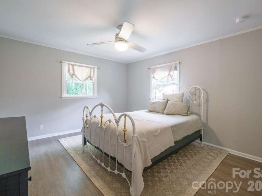 200 Point Circle, Belmont, NC 28012.  MLS# CAR4406314, YatesRealty ID 40072. 