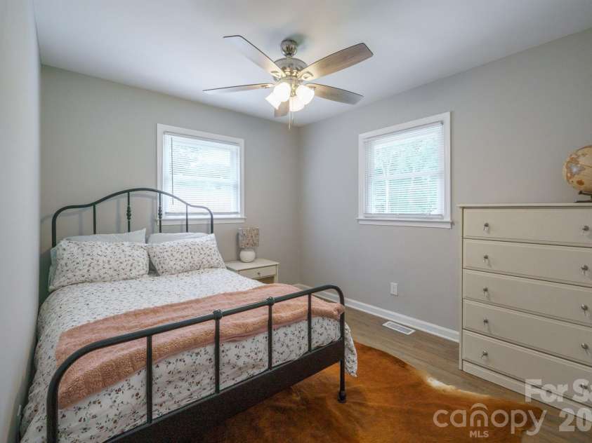 200 Point Circle, Belmont, NC 28012.  MLS# CAR4406314, YatesRealty ID 40072. 