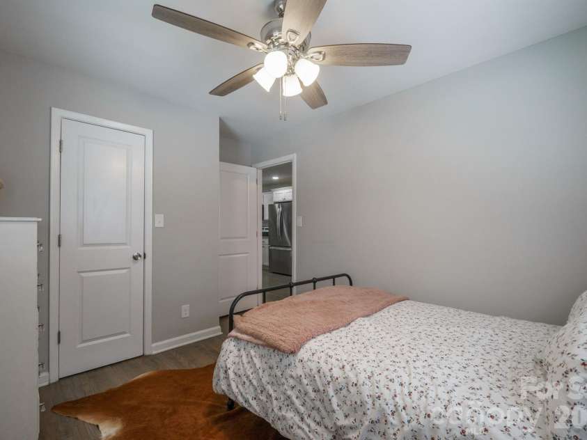 200 Point Circle, Belmont, NC 28012.  MLS# CAR4406314, YatesRealty ID 40072. 