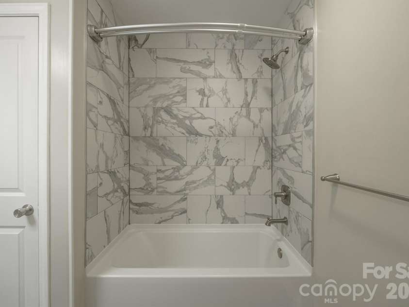 200 Point Circle, Belmont, NC 28012.  MLS# CAR4406314, YatesRealty ID 40072. 