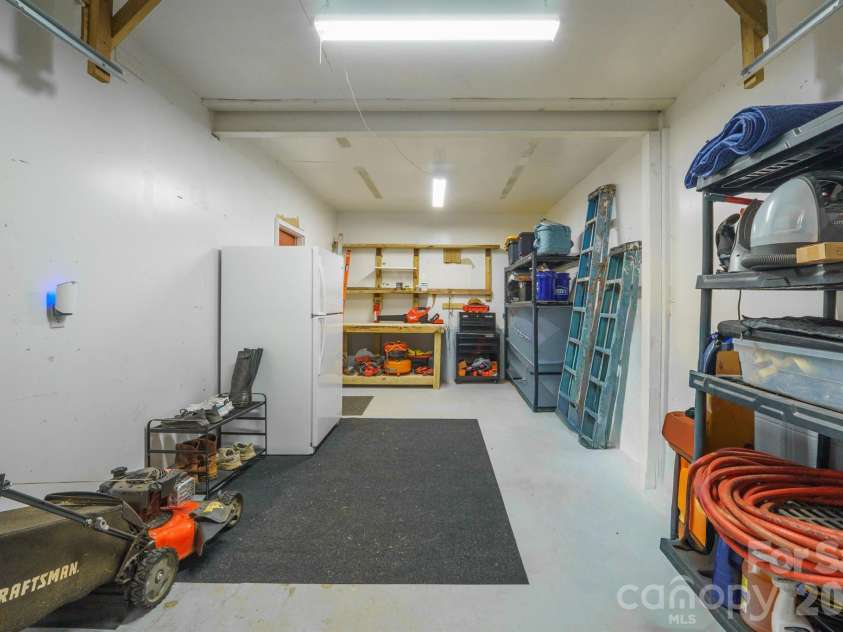 200 Point Circle, Belmont, NC 28012.  MLS# CAR4406314, YatesRealty ID 40072. 