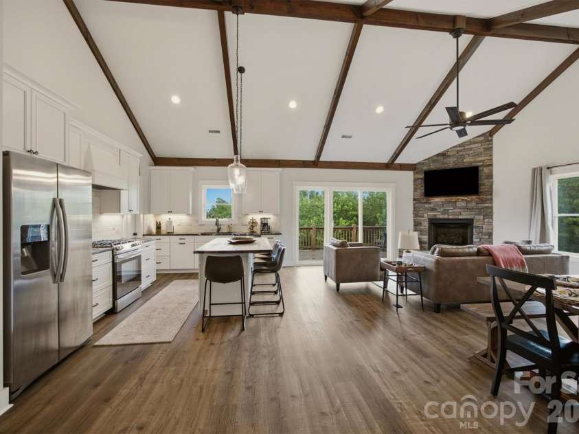 47 Pleasant Ridge Trail, Nebo, NC 28761.  MLS# CAR4405959, YatesRealty ID 40073. 