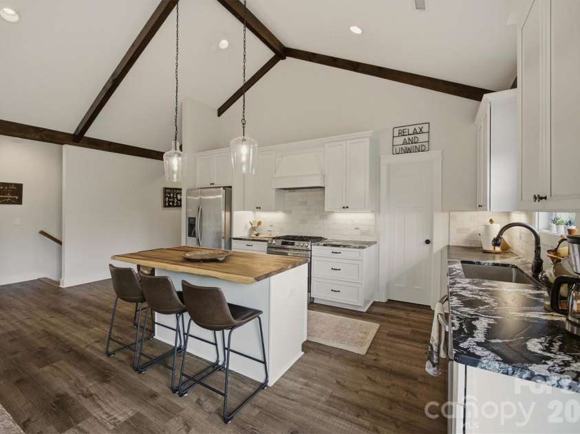 47 Pleasant Ridge Trail, Nebo, NC 28761.  MLS# CAR4405959, YatesRealty ID 40073. 