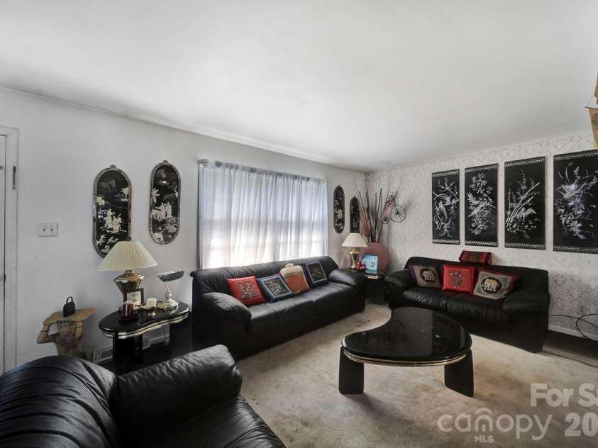 6010 Red Carriage Lane, Charlotte, NC 28212.  MLS# CAR4407873, YatesRealty ID 40075. 