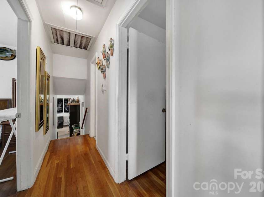 6010 Red Carriage Lane, Charlotte, NC 28212.  MLS# CAR4407873, YatesRealty ID 40075. 