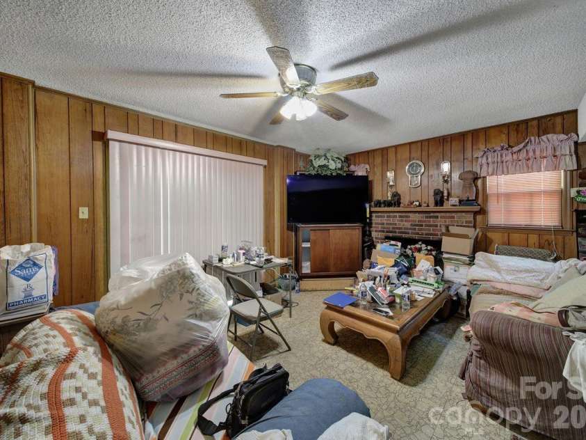 6010 Red Carriage Lane, Charlotte, NC 28212.  MLS# CAR4407873, YatesRealty ID 40075. 