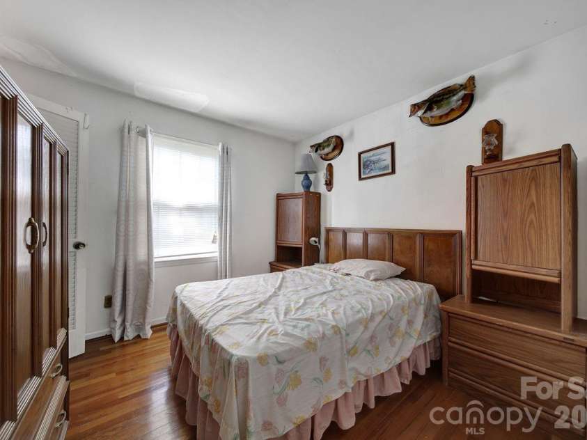 6010 Red Carriage Lane, Charlotte, NC 28212.  MLS# CAR4407873, YatesRealty ID 40075. 