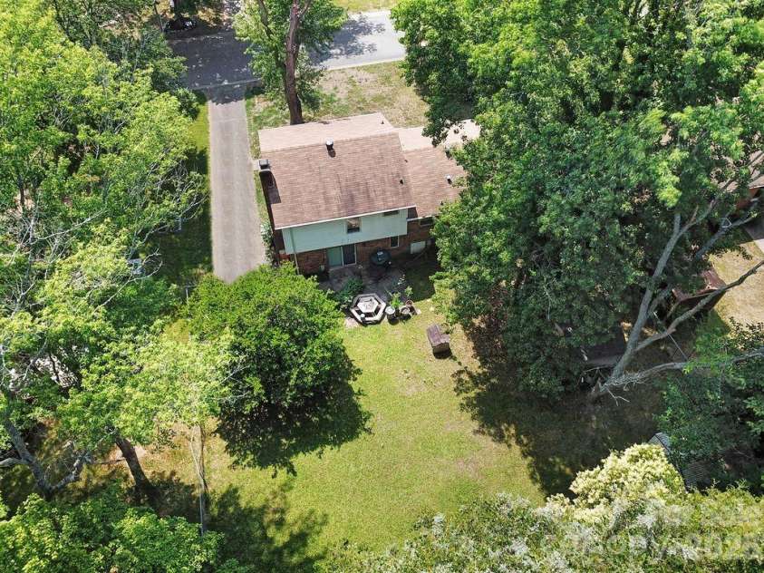 6010 Red Carriage Lane, Charlotte, NC 28212.  MLS# CAR4407873, YatesRealty ID 40075. 