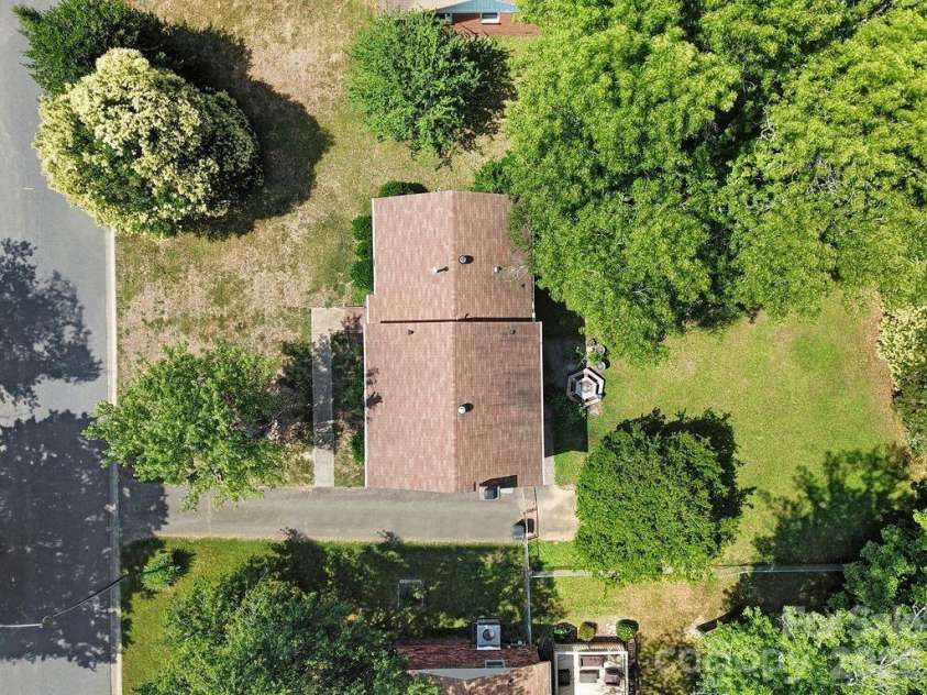 6010 Red Carriage Lane, Charlotte, NC 28212.  MLS# CAR4407873, YatesRealty ID 40075. 