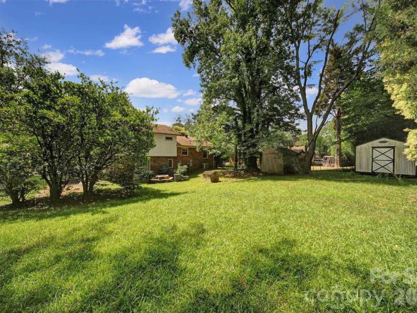 6010 Red Carriage Lane, Charlotte, NC 28212.  MLS# CAR4407873, YatesRealty ID 40075. 