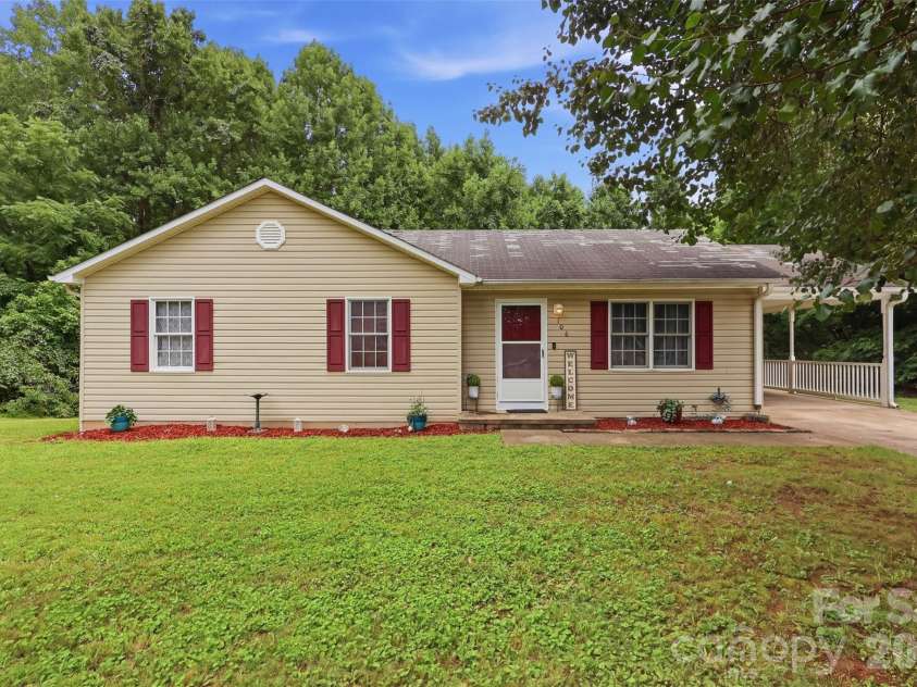 106 Arlington Avenue, Jonesville, NC 28642.  MLS# CAR4408147, YatesRealty ID 40077. 