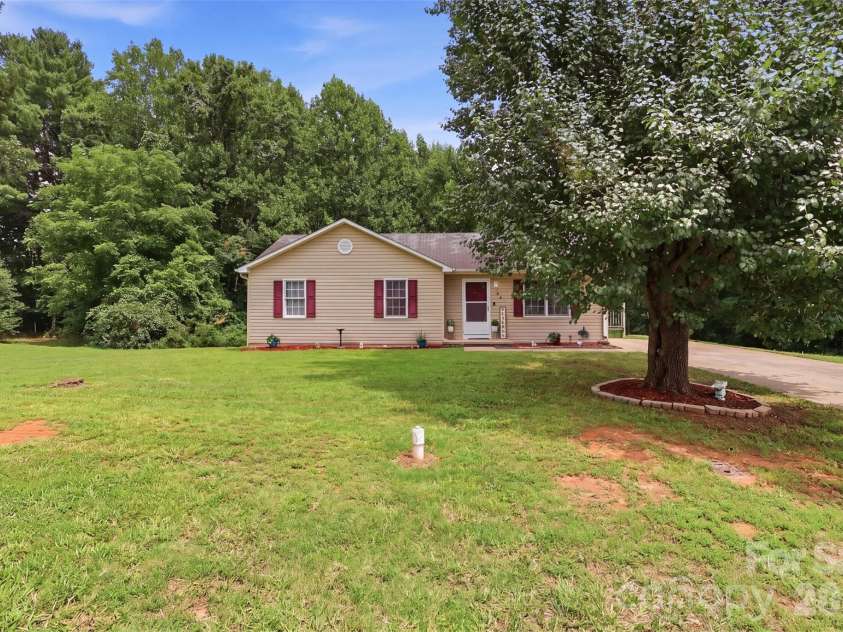 106 Arlington Avenue, Jonesville, NC 28642.  MLS# CAR4408147, YatesRealty ID 40077. 
