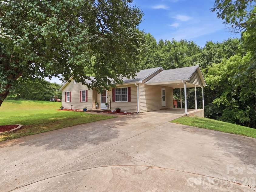 106 Arlington Avenue, Jonesville, NC 28642.  MLS# CAR4408147, YatesRealty ID 40077. 
