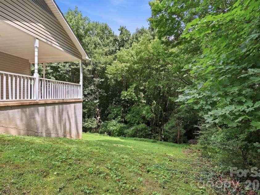 106 Arlington Avenue, Jonesville, NC 28642.  MLS# CAR4408147, YatesRealty ID 40077. 