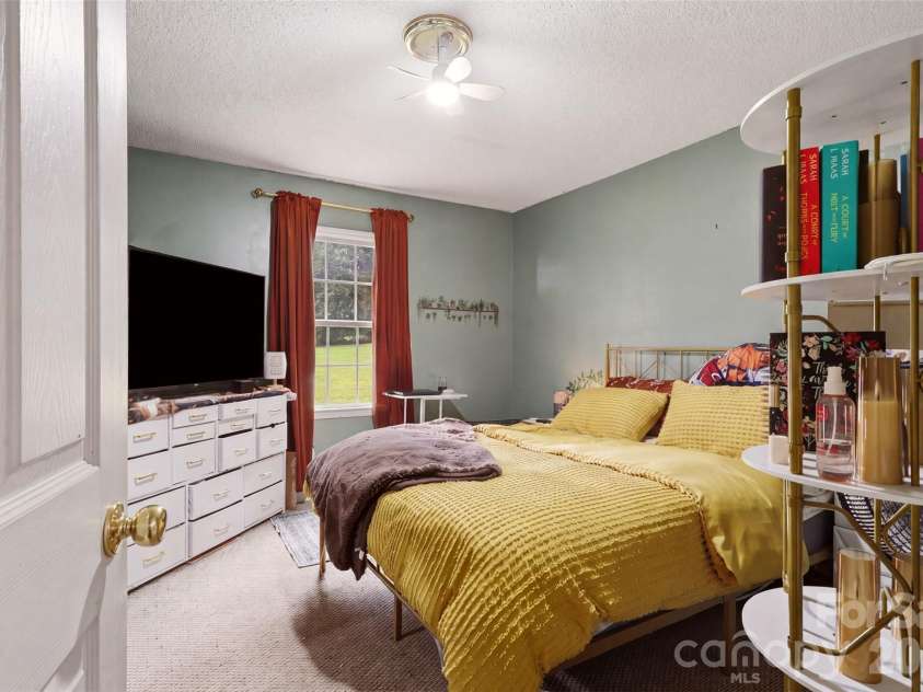106 Arlington Avenue, Jonesville, NC 28642.  MLS# CAR4408147, YatesRealty ID 40077. 