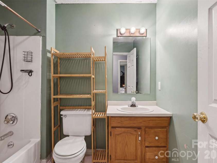 106 Arlington Avenue, Jonesville, NC 28642.  MLS# CAR4408147, YatesRealty ID 40077. 