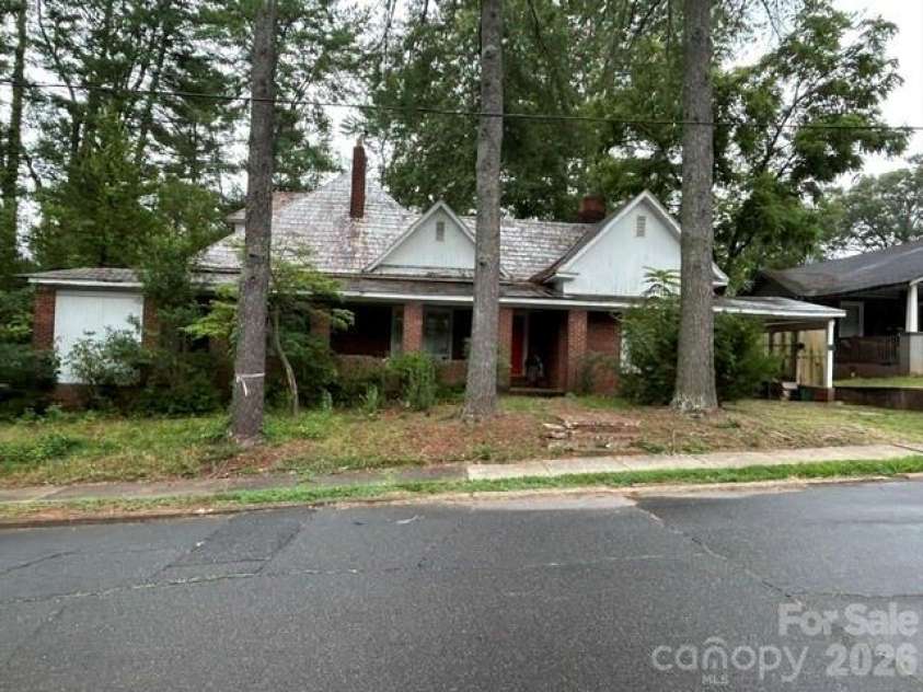 129 Pine Street, Rutherfordton, NC 28139.  MLS# CAR4403126, YatesRealty ID 40079. 