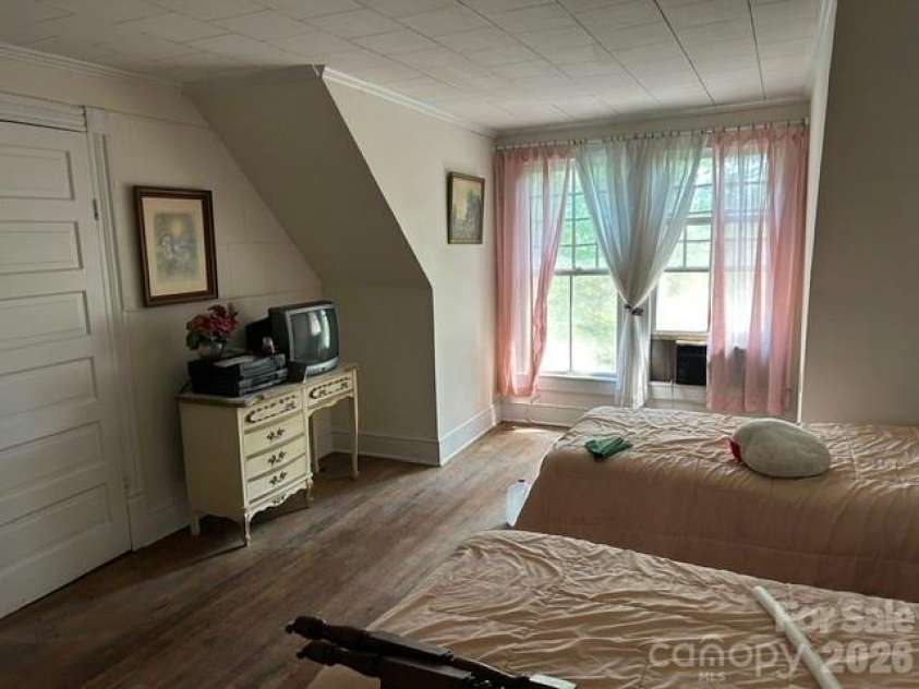 129 Pine Street, Rutherfordton, NC 28139.  MLS# CAR4403126, YatesRealty ID 40079. 