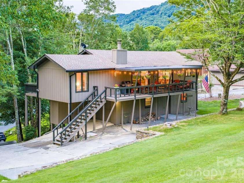 107 Grassy Gap Loop Road, Beech Mountain, NC 28604.  MLS# CAR4408142, YatesRealty ID 40082. 