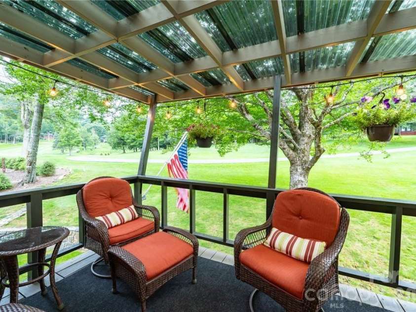 107 Grassy Gap Loop Road, Beech Mountain, NC 28604.  MLS# CAR4408142, YatesRealty ID 40082. 