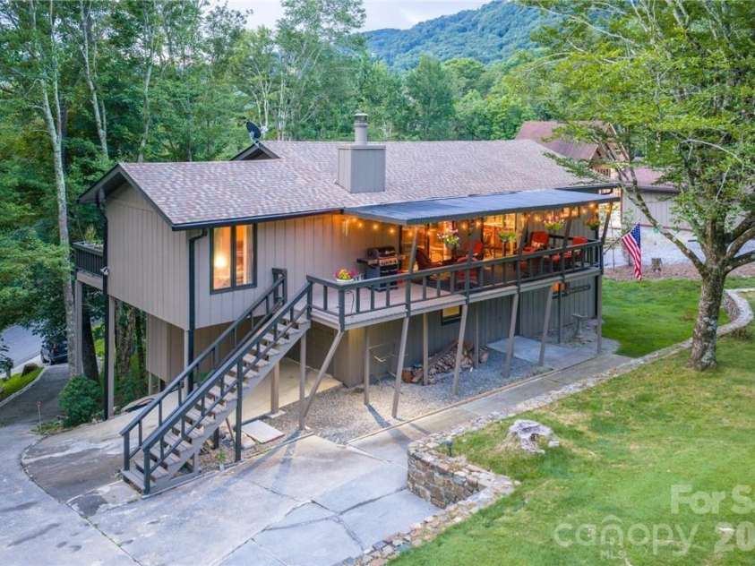 107 Grassy Gap Loop Road, Beech Mountain, NC 28604.  MLS# CAR4408142, YatesRealty ID 40082. 