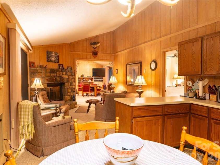 107 Grassy Gap Loop Road, Beech Mountain, NC 28604.  MLS# CAR4408142, YatesRealty ID 40082. 