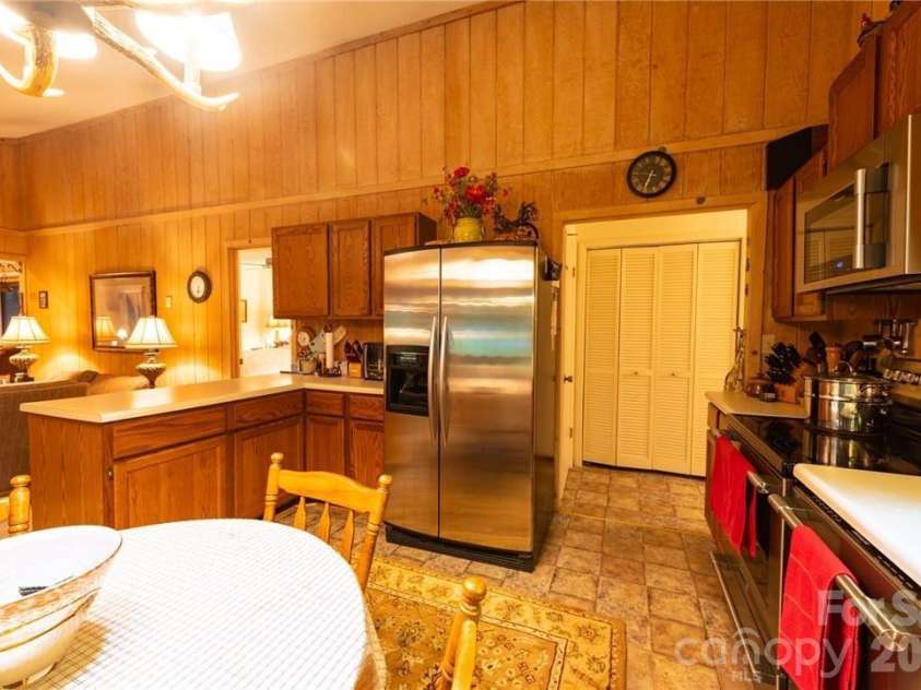 107 Grassy Gap Loop Road, Beech Mountain, NC 28604.  MLS# CAR4408142, YatesRealty ID 40082. 