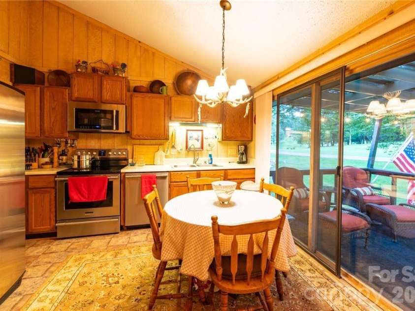 107 Grassy Gap Loop Road, Beech Mountain, NC 28604.  MLS# CAR4408142, YatesRealty ID 40082. 