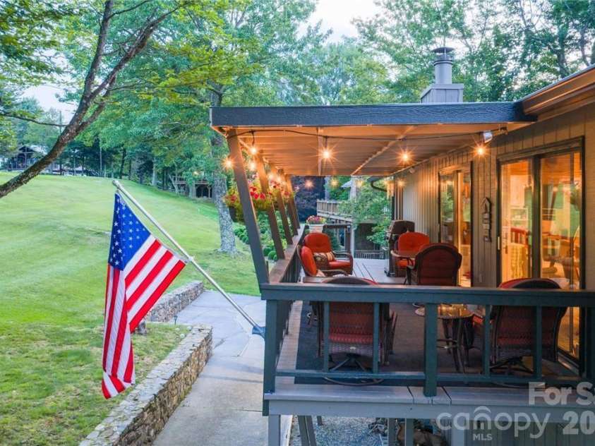 107 Grassy Gap Loop Road, Beech Mountain, NC 28604.  MLS# CAR4408142, YatesRealty ID 40082. 