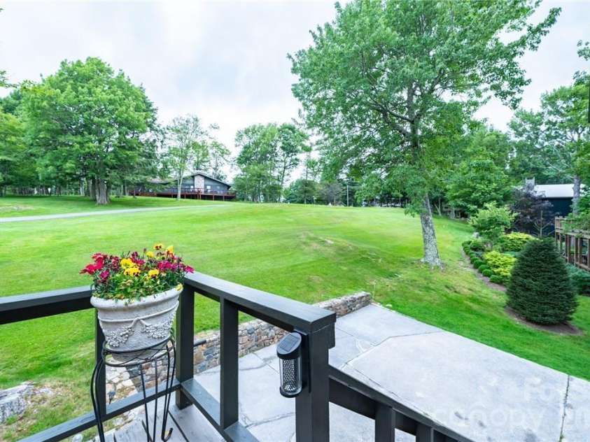 107 Grassy Gap Loop Road, Beech Mountain, NC 28604.  MLS# CAR4408142, YatesRealty ID 40082. 