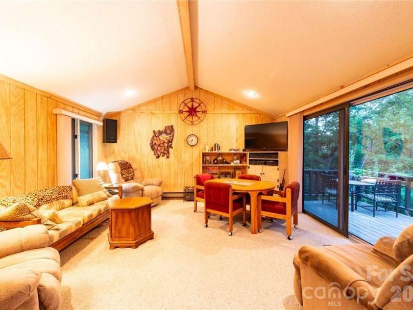107 Grassy Gap Loop Road, Beech Mountain, NC 28604.  MLS# CAR4408142, YatesRealty ID 40082. 