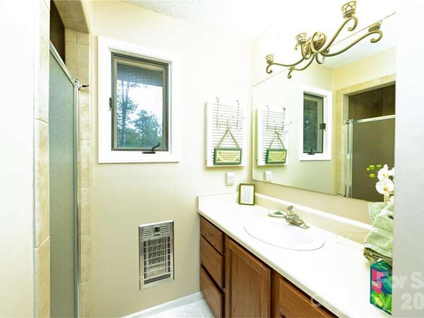 107 Grassy Gap Loop Road, Beech Mountain, NC 28604.  MLS# CAR4408142, YatesRealty ID 40082. 