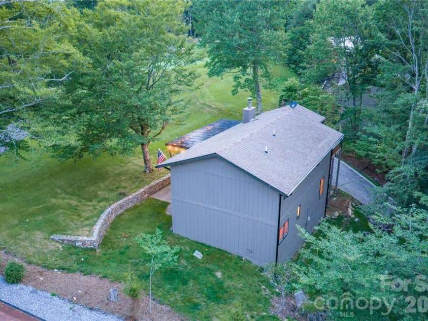 107 Grassy Gap Loop Road, Beech Mountain, NC 28604.  MLS# CAR4408142, YatesRealty ID 40082. 