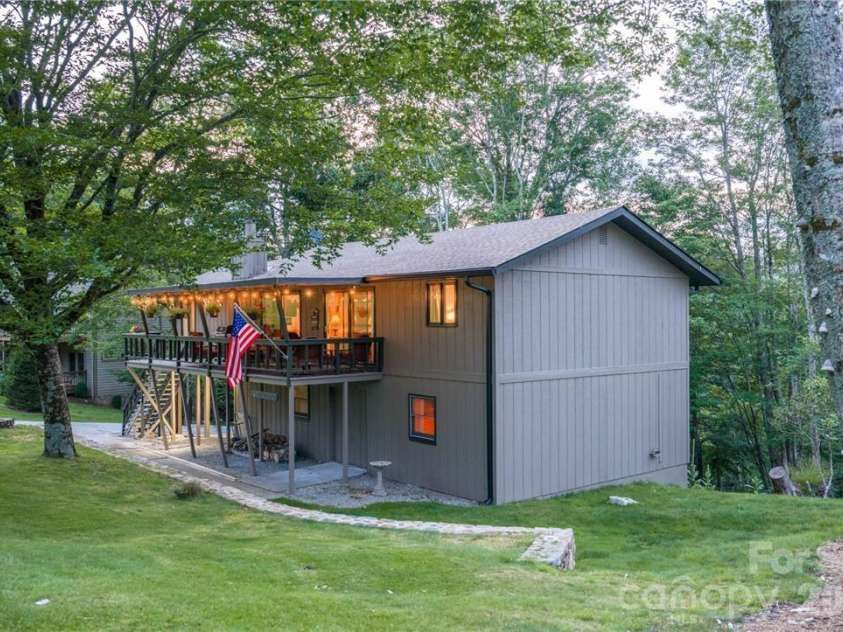 107 Grassy Gap Loop Road, Beech Mountain, NC 28604.  MLS# CAR4408142, YatesRealty ID 40082. 