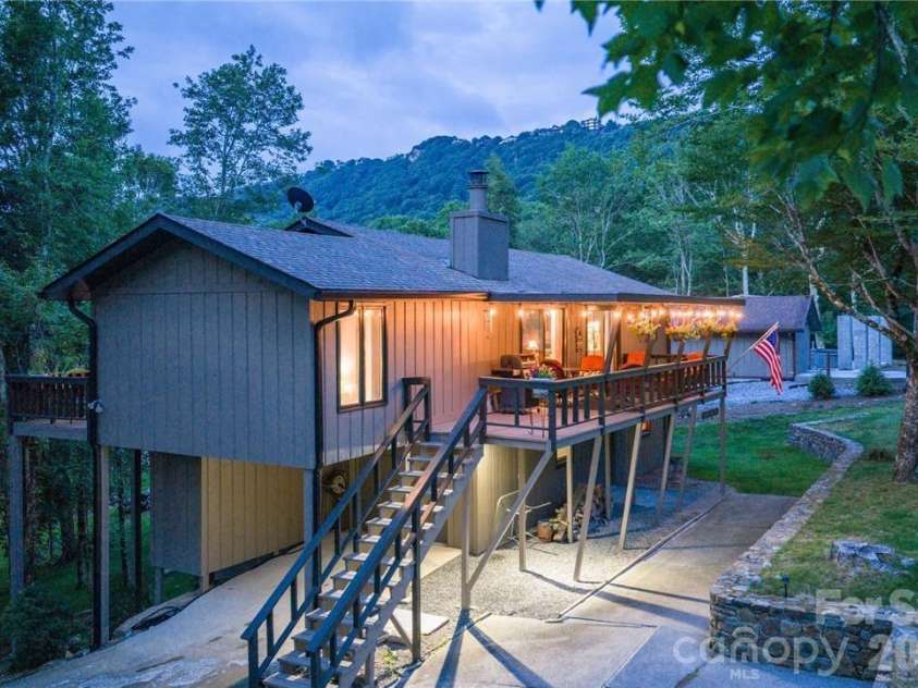 107 Grassy Gap Loop Road, Beech Mountain, NC 28604.  MLS# CAR4408142, YatesRealty ID 40082. 
