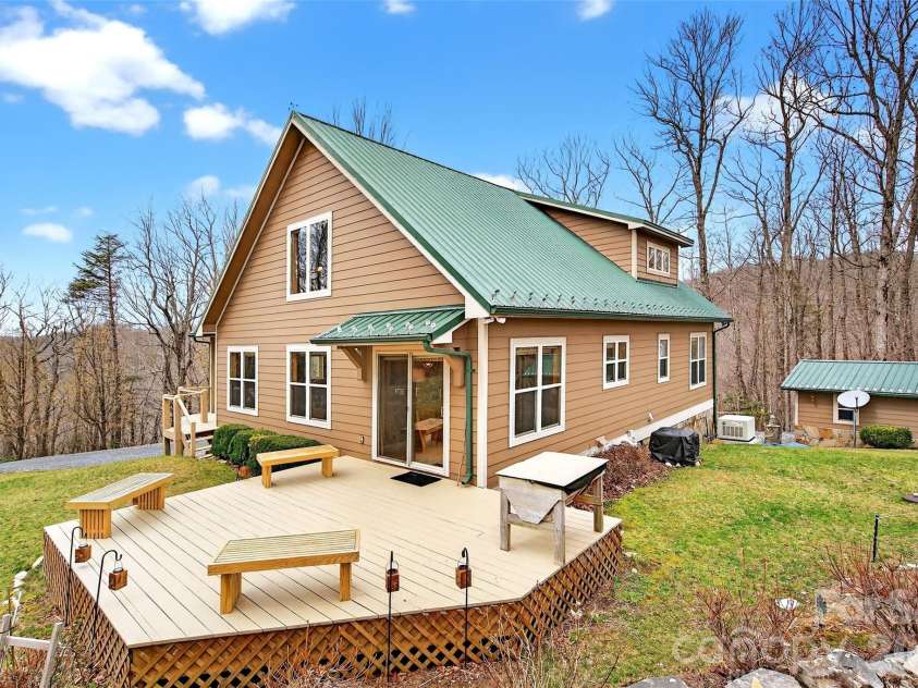 600 Sassafras Drive, Spruce Pine, NC 28777.  MLS# CAR4408347, YatesRealty ID 40083. 