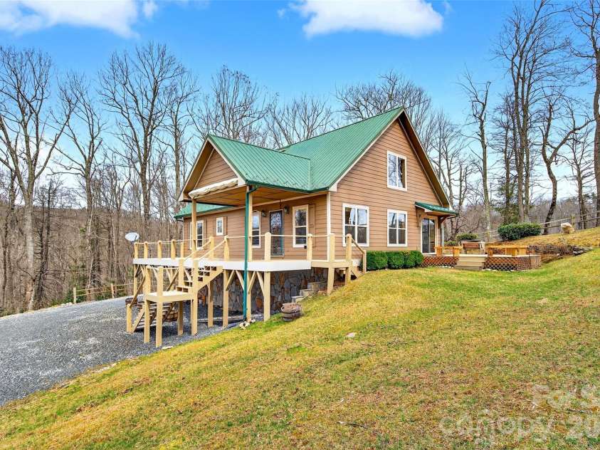 600 Sassafras Drive, Spruce Pine, NC 28777.  MLS# CAR4408347, YatesRealty ID 40083. 