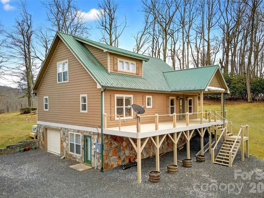 600 Sassafras Drive, Spruce Pine, NC 28777.  MLS# CAR4408347, YatesRealty ID 40083. 