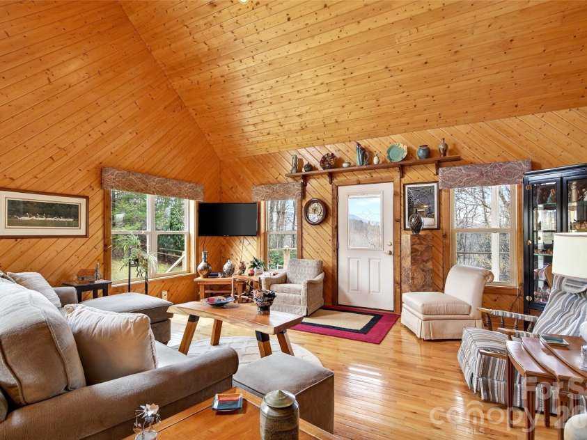 600 Sassafras Drive, Spruce Pine, NC 28777.  MLS# CAR4408347, YatesRealty ID 40083. 