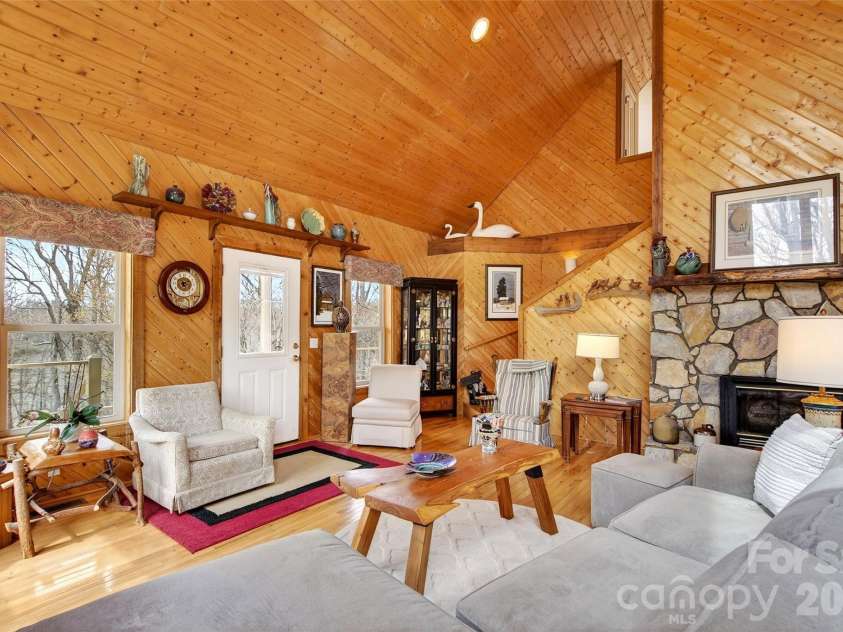 600 Sassafras Drive, Spruce Pine, NC 28777.  MLS# CAR4408347, YatesRealty ID 40083. 