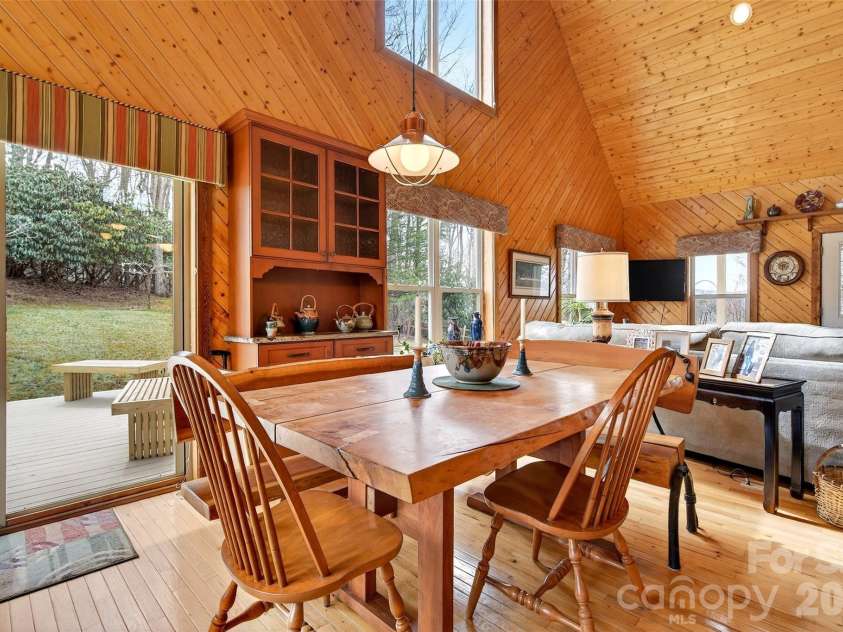 600 Sassafras Drive, Spruce Pine, NC 28777.  MLS# CAR4408347, YatesRealty ID 40083. 