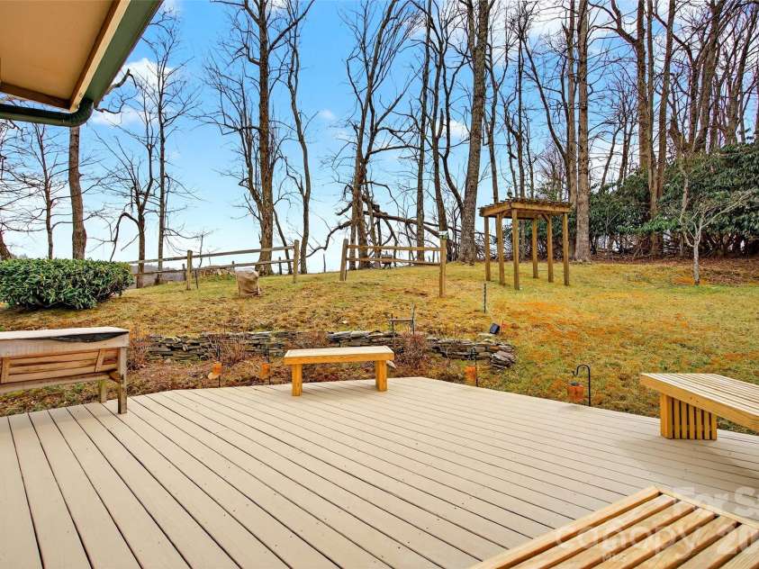600 Sassafras Drive, Spruce Pine, NC 28777.  MLS# CAR4408347, YatesRealty ID 40083. 