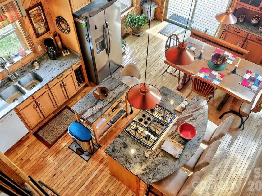 600 Sassafras Drive, Spruce Pine, NC 28777.  MLS# CAR4408347, YatesRealty ID 40083. 