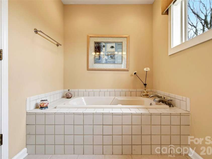 600 Sassafras Drive, Spruce Pine, NC 28777.  MLS# CAR4408347, YatesRealty ID 40083. 