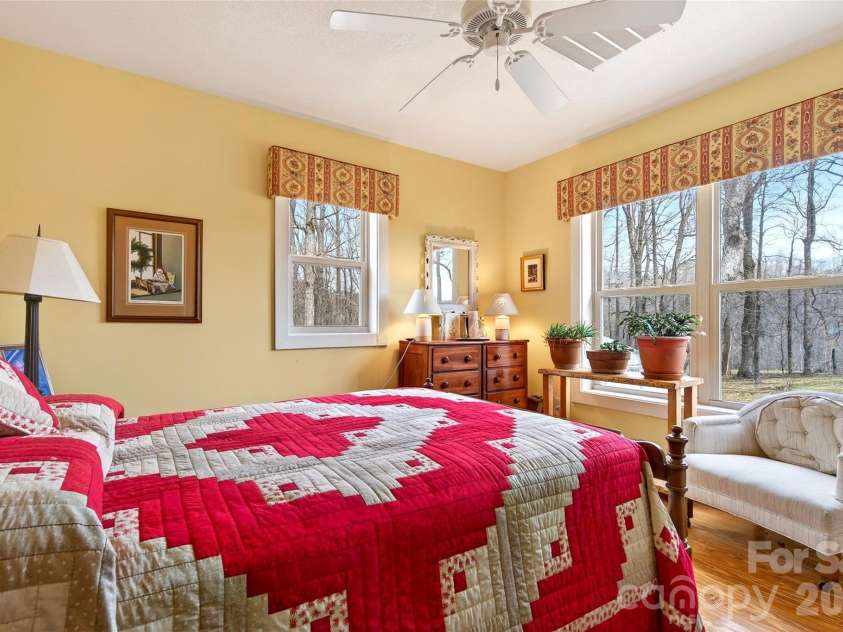 600 Sassafras Drive, Spruce Pine, NC 28777.  MLS# CAR4408347, YatesRealty ID 40083. 